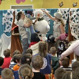 🎭 Divadlo v korunách stromů – zima 🎭